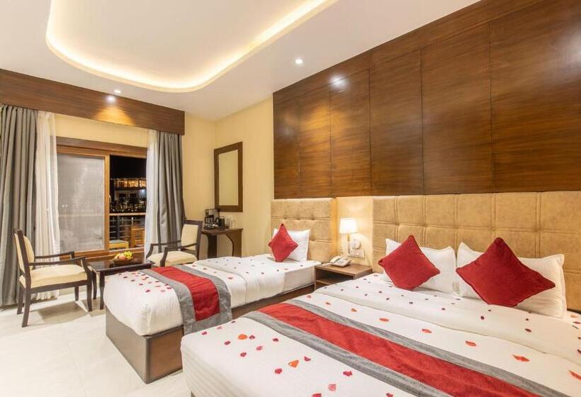 سوییت خانوادگی, Lumbini Palace Resort