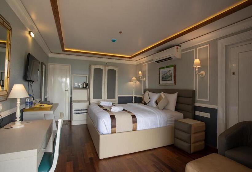 Deluxe Suite Sea View, State Beach Resort And Spa