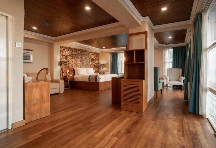 Deluxe Suite Sea View, State Beach Resort And Spa
