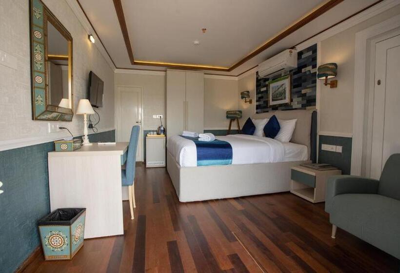 Deluxe Suite Sea View, State Beach Resort And Spa
