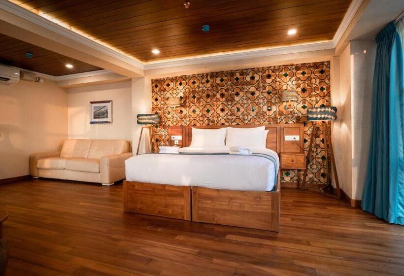 Deluxe Suite Sea View, State Beach Resort And Spa