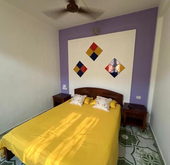 اتاق اکونومی, Lucy Dores Guest House