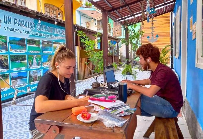 سوییت خانوادگی, Hostel Blue Lagoon