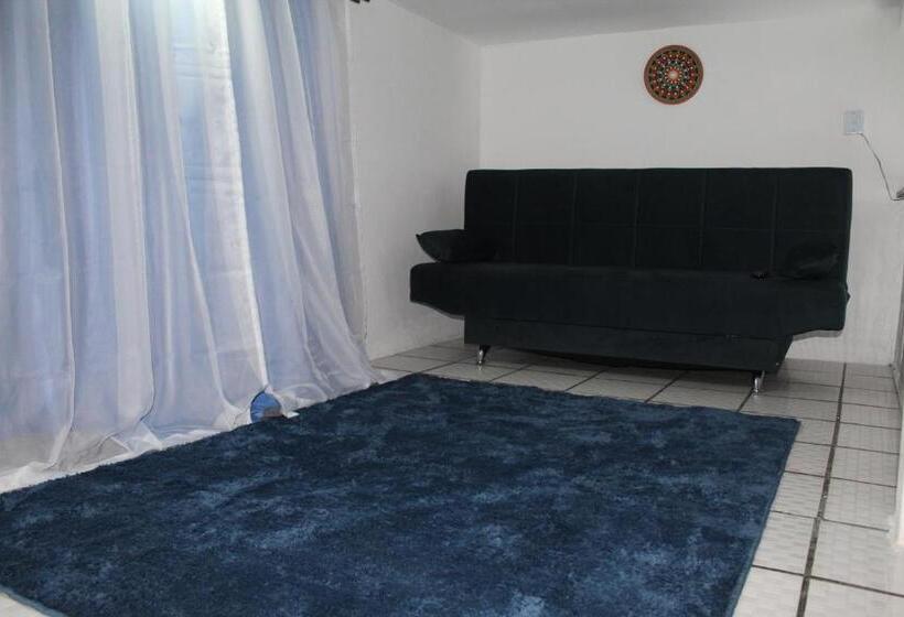 سوییت خانوادگی, Hostel Blue Lagoon