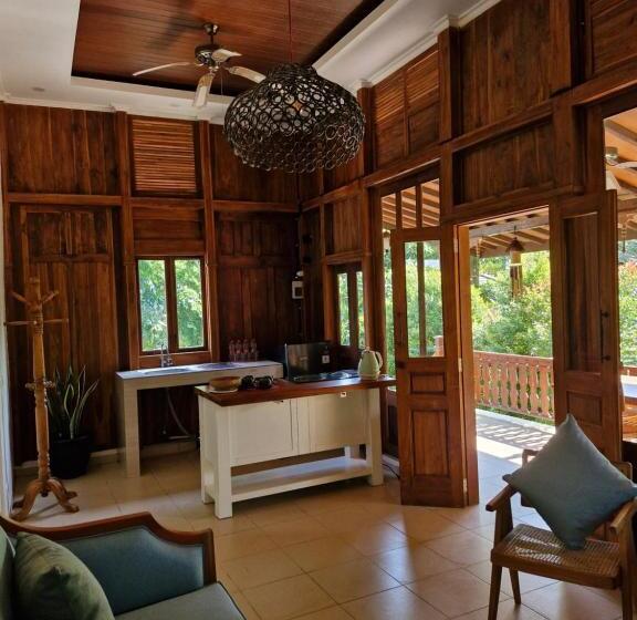 اتاق استاندارد با چشم‌انداز پارک, Jepara Garden Resort