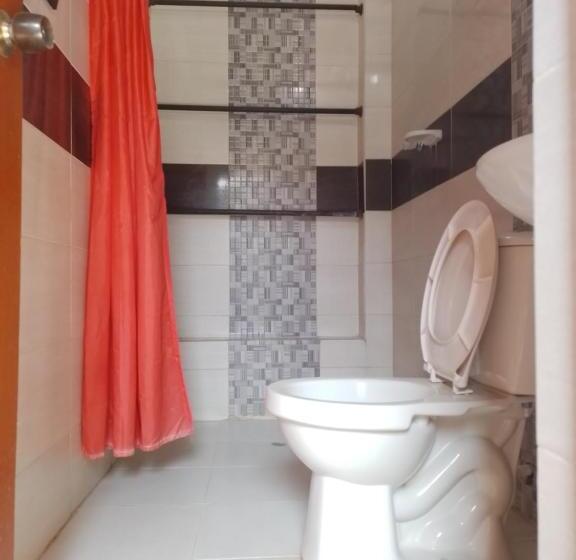 اتاق ساده سه‌ نفره, Hostal Buena Vida