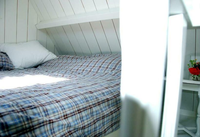خانه 1 خوابه, Bed In Waterland
