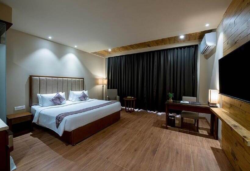 اتاق کلاب, Cachar Club