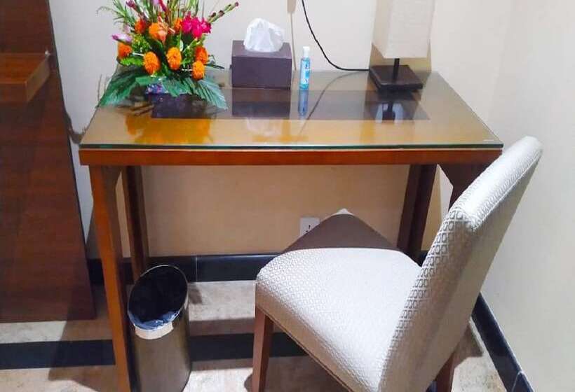 سوئیت کلاب, Cachar Club