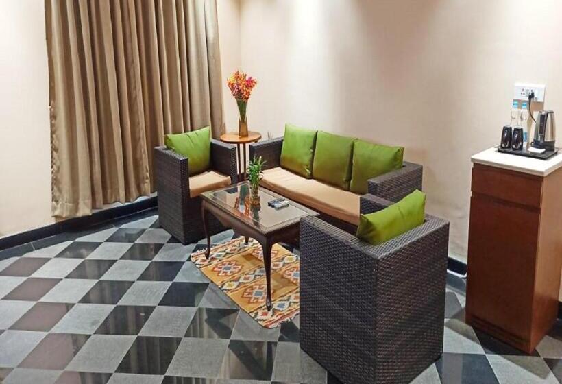 سوئیت کلاب, Cachar Club