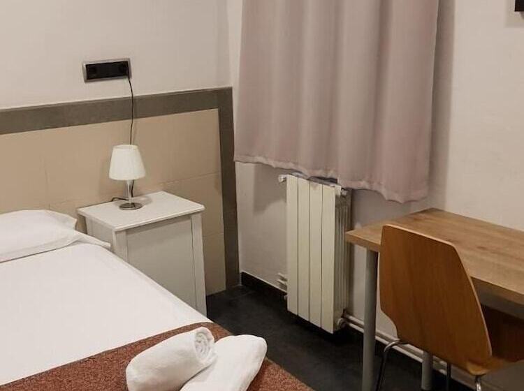 اتاق استاندارد یک نفره, Hostal Levante Barcelona