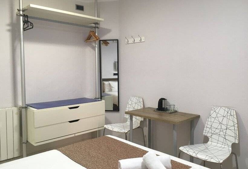 اتاق استاندارد, Hostal Levante Barcelona