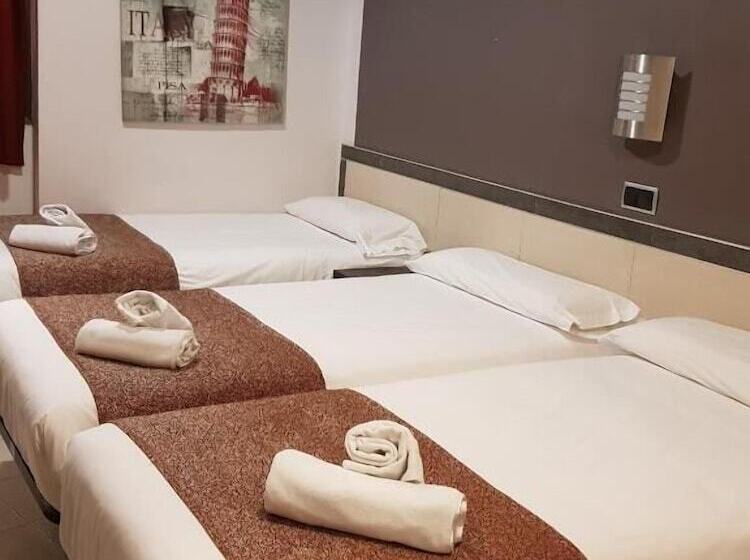 اتاق استاندارد سه نفره, Hostal Levante Barcelona