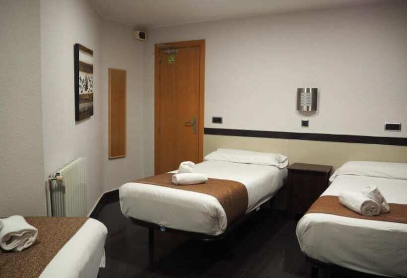 اتاق استاندارد سه نفره, Hostal Levante Barcelona