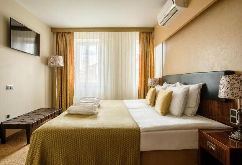 سوییت, Avalon Hotel & Conferences