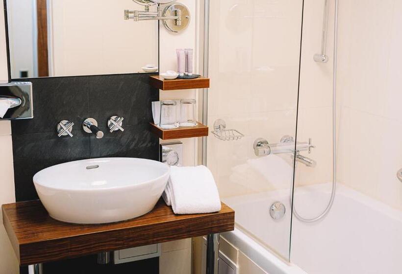 اتاق استاندارد با چشم‌انداز, Avalon Hotel & Conferences