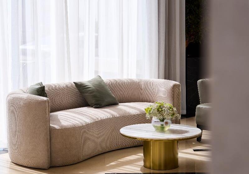 اتاق اجرایی, Capsis Bristol Boutique