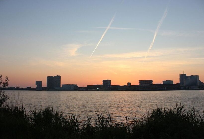 اتاق خانوادگی, Leonardo Hotel Almere City Center