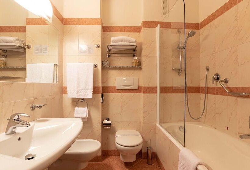 اتاق استاندارد سه نفره, Nilhotel Florence
