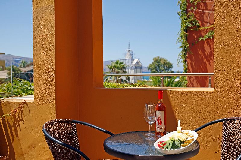 اتاق اساندارد با چشم‌انداز جانبی به دریا, Orpheas Resort