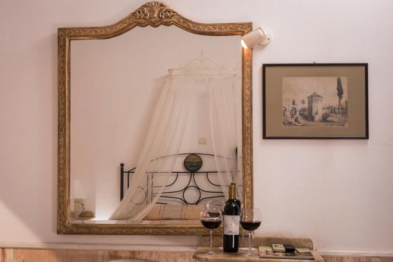 اتاق اساندارد با چشم‌انداز جانبی به دریا, Orpheas Resort