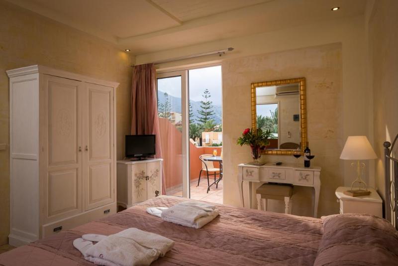 اتاق اساندارد با چشم‌انداز جانبی به دریا, Orpheas Resort
