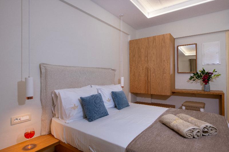 اتاق اساندارد با چشم‌انداز جانبی به دریا, Orpheas Resort
