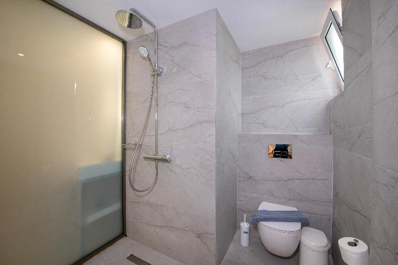 اتاق اساندارد با چشم‌انداز جانبی به دریا, Orpheas Resort
