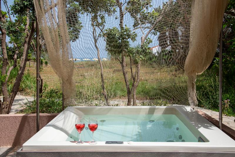 اتاق استاندارد با وان آب گرم, Orpheas Resort