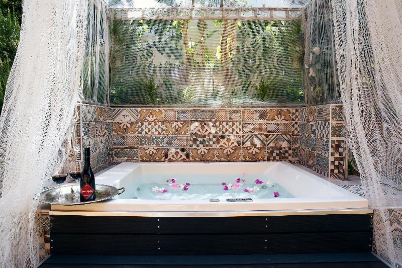 اتاق استاندارد با وان آب گرم, Orpheas Resort