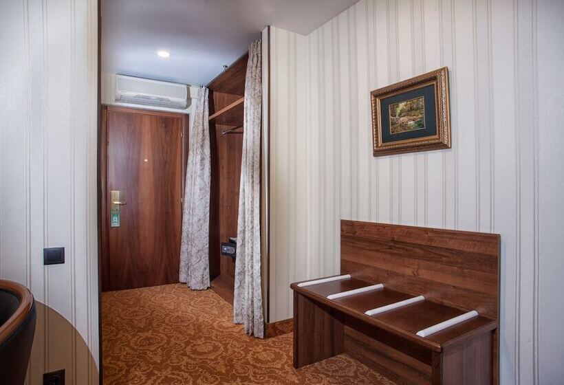 Superior Room, Otrada