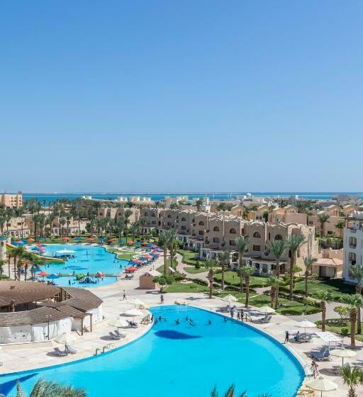 سوییت جونیور با چشم‌انداز استخر, Royal Lagoons Resort & Aqua Park Families And Couples Only