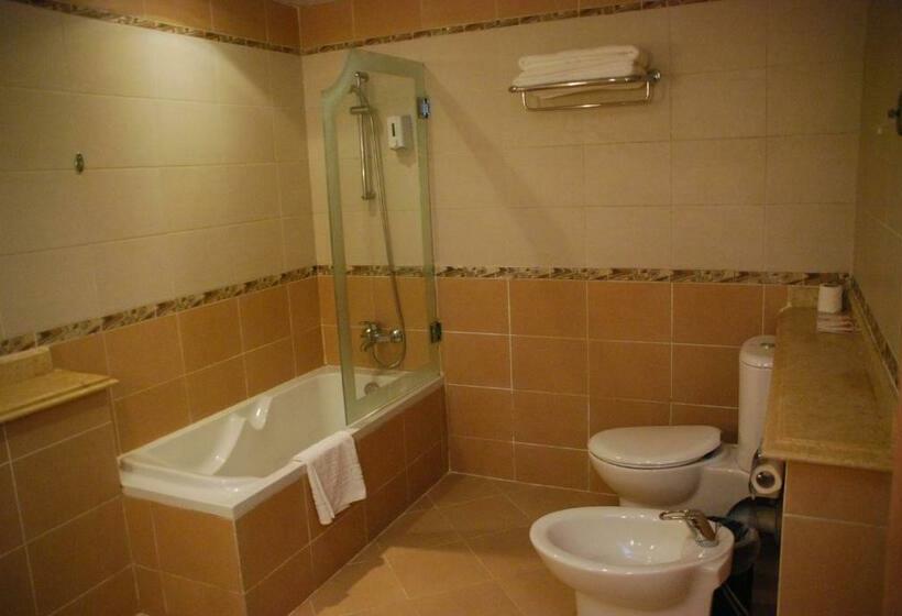 اتاق سوپریور با چشم‌انداز استخر, Royal Lagoons Resort & Aqua Park Families And Couples Only