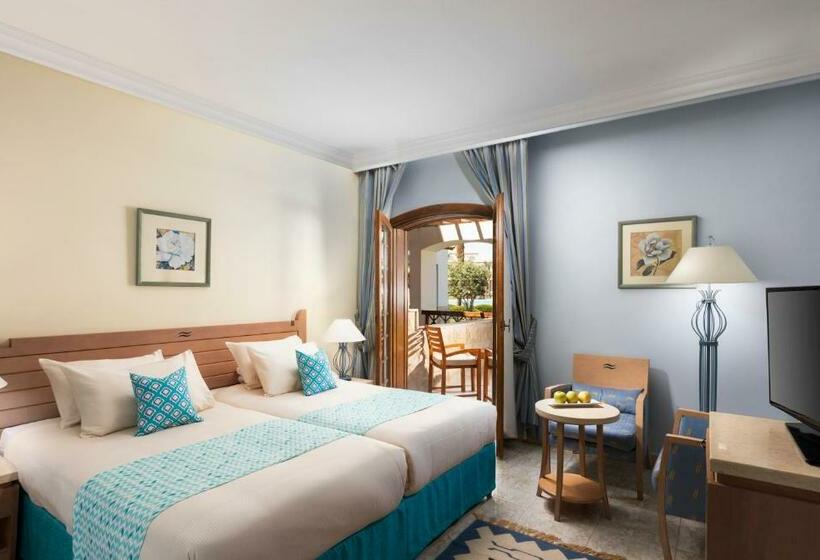 اتاق استاندارد سه تخته با چشم‌انداز استخر, Royal Lagoons Resort & Aqua Park Families And Couples Only
