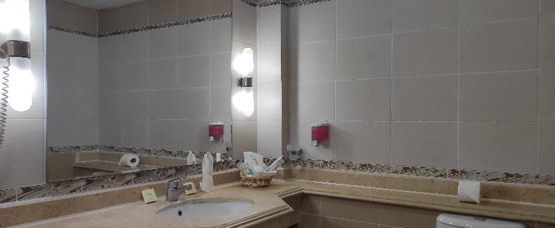 سوییت جونیور با چشم‌انداز استخر, Royal Lagoons Resort & Aqua Park Families And Couples Only
