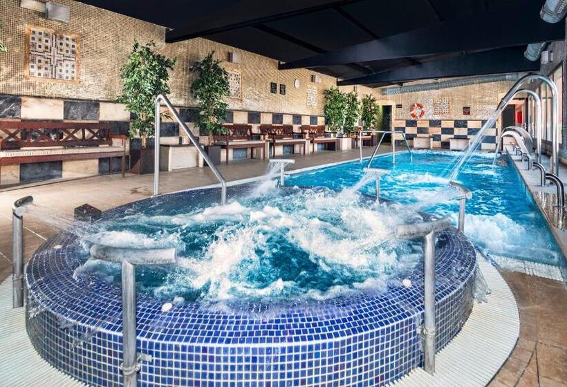 اتاق استاندارد سه نفره, Salles Hotel Aeroport De Girona