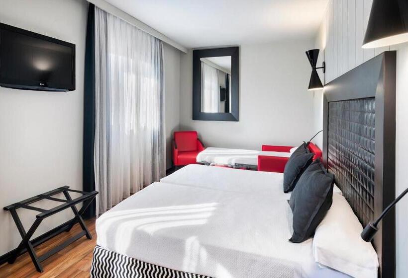 اتاق استاندارد سه نفره, Salles Hotel Aeroport De Girona