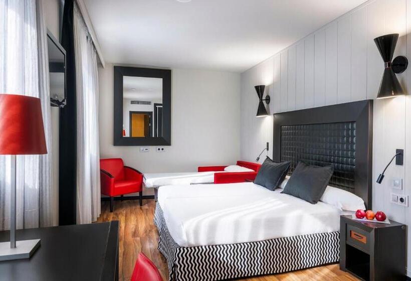 اتاق استاندارد سه نفره, Salles Hotel Aeroport De Girona