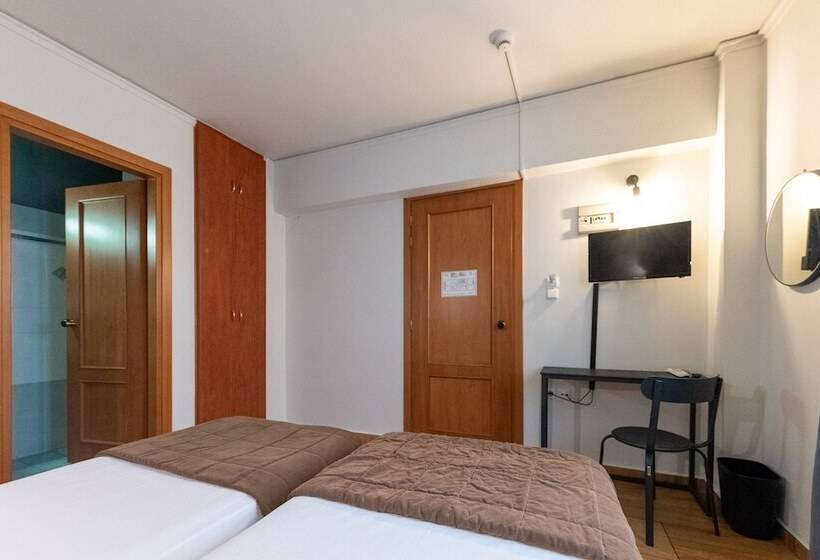 Standard Single Room, Stalis