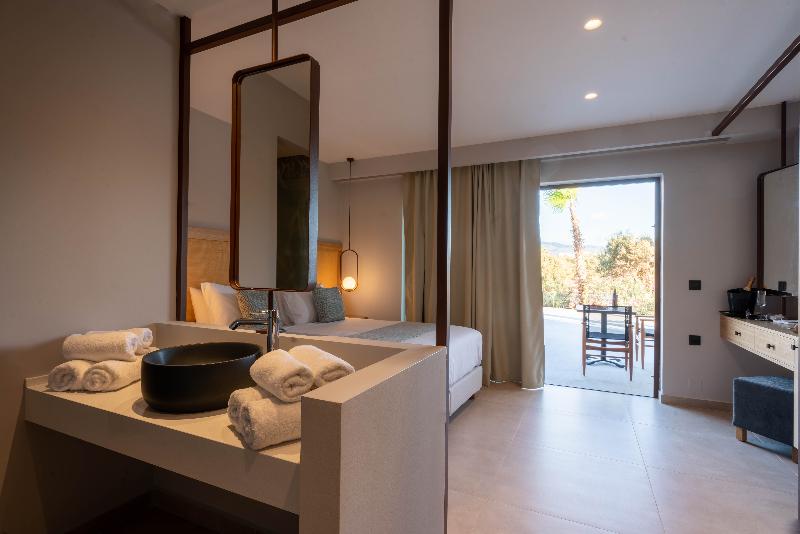 اتاق خانوادگی با چشم‌انداز استخر, Stella Palace Aqua Park Resort