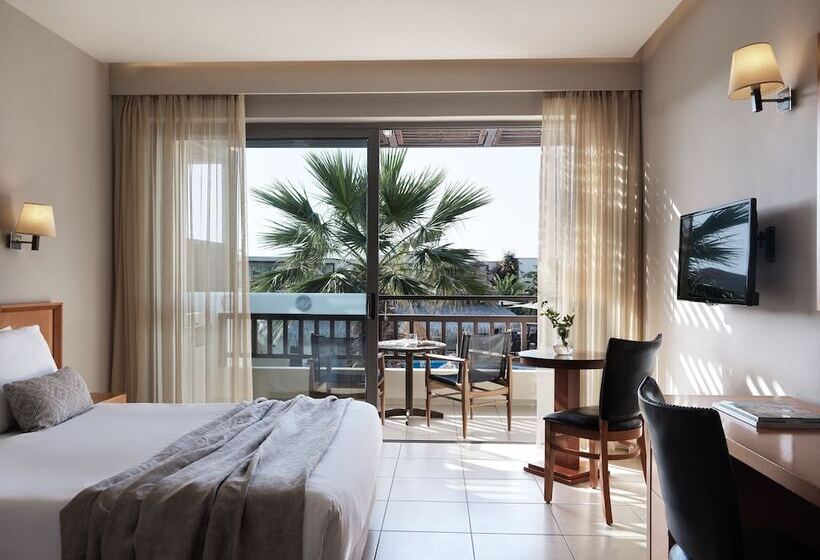 اتاق استاندارد با چشم‌انداز استخر, Stella Palace Aqua Park Resort