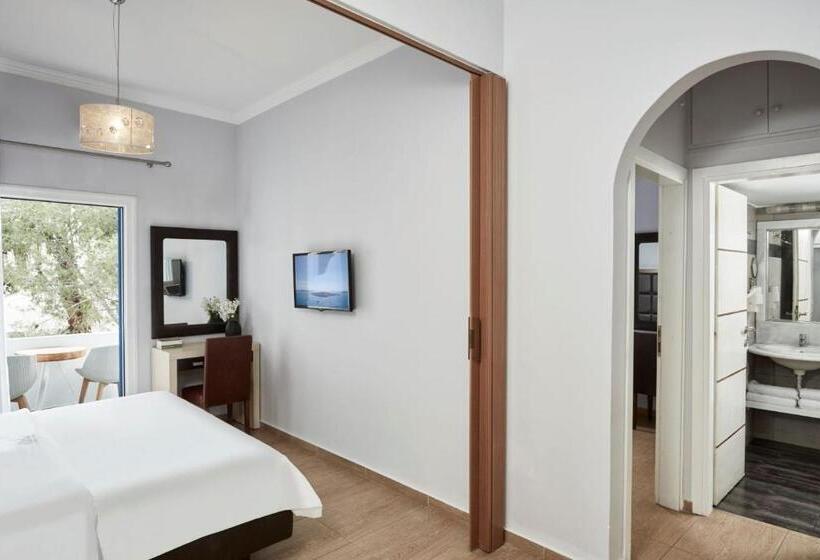 Quarto Familiar, Loizos Apartments