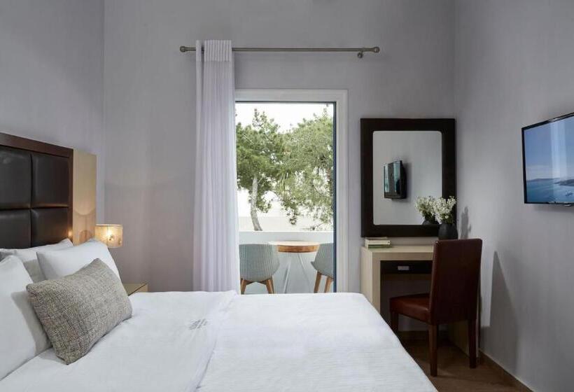 Quarto Familiar, Loizos Apartments