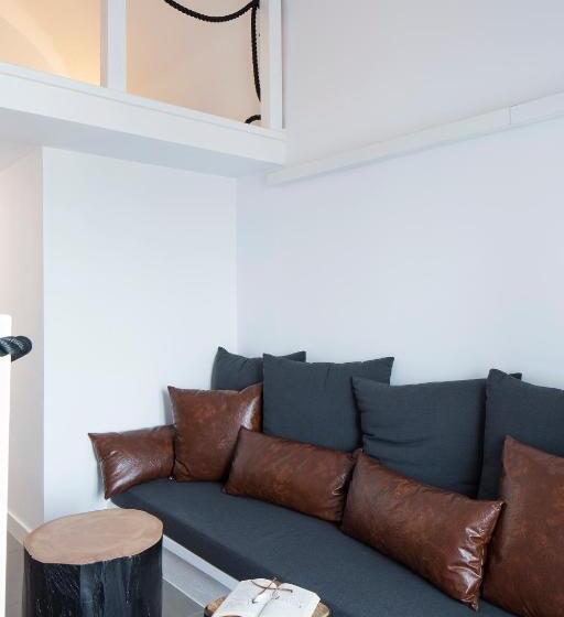 سوییت جونیور, Loizos Stylish Residences