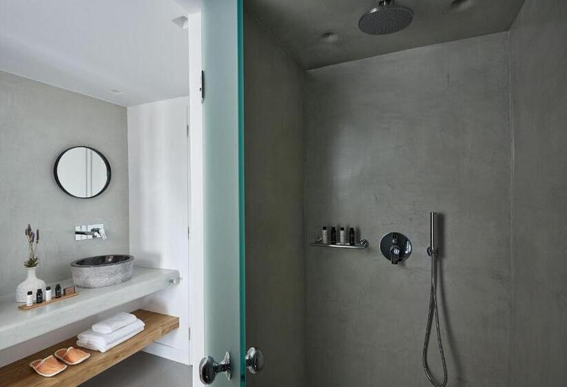سوییت جونیور, Loizos Stylish Residences