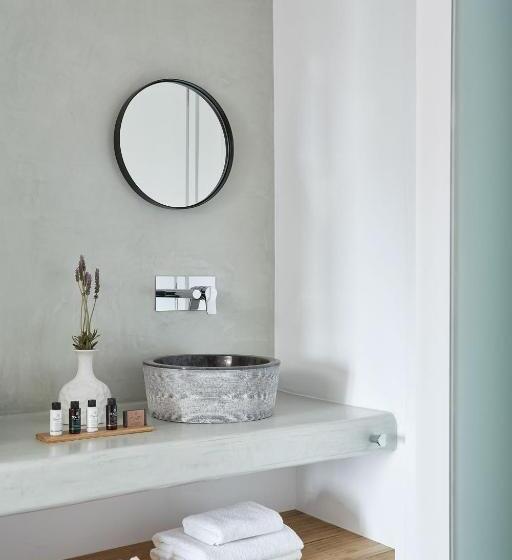 سوییت جونیور, Loizos Stylish Residences