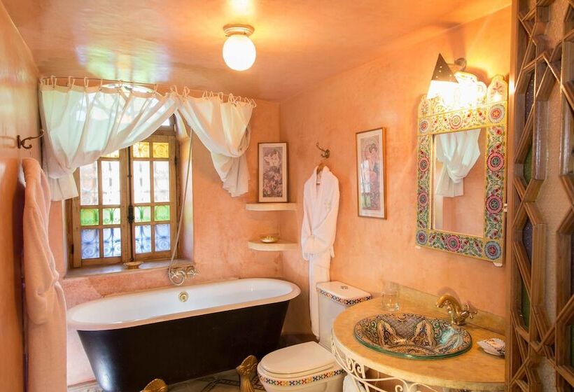 اتاق لوکس, Dar El Kebira