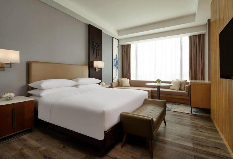Club Room King Bed, Batam Marriott  Harbour Bay