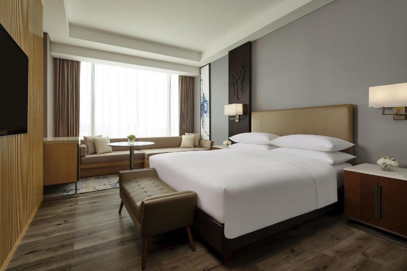 اتاق استاندارد با تخت بزرگ, Batam Marriott  Harbour Bay