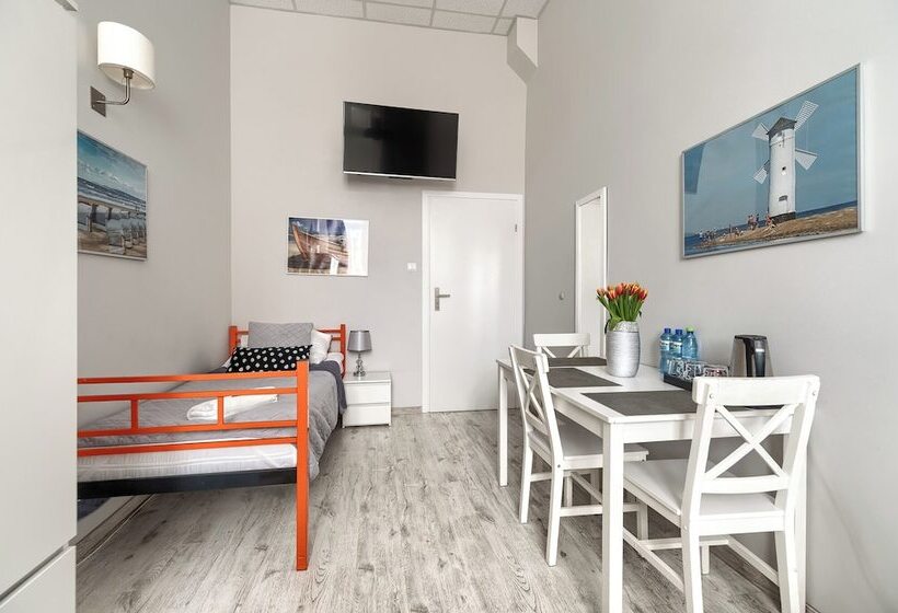اتاق استاندارد سه تخته با سرویس بهداشتی مشترک, Stawa Apart Hostel